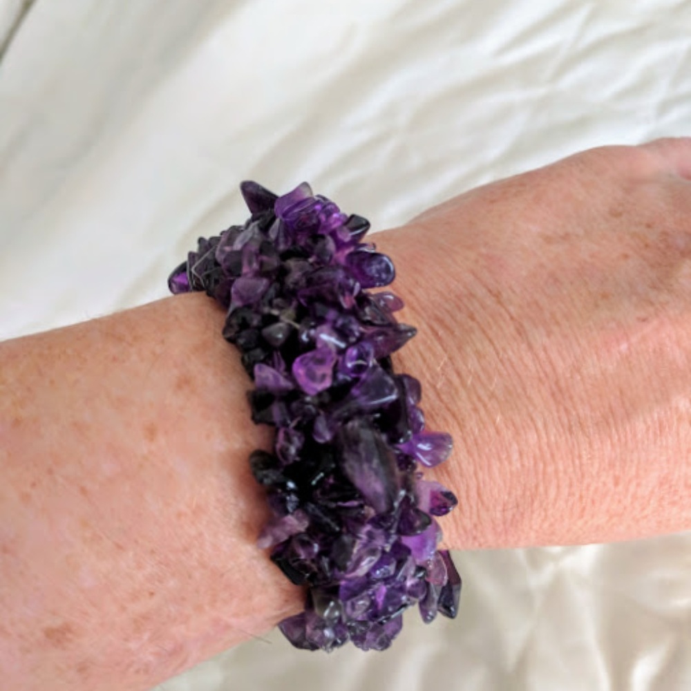 Amethyst Chip Thick Stretch Bracelet Purple